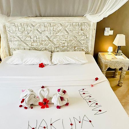 Bed and Breakfast Nyumba Ya Afrika à Watamu Extérieur photo