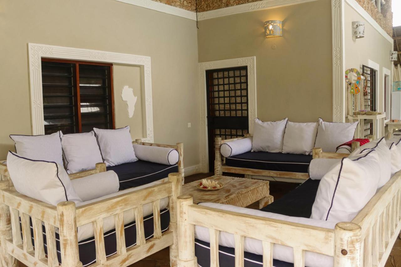 Bed and Breakfast Nyumba Ya Afrika à Watamu Extérieur photo