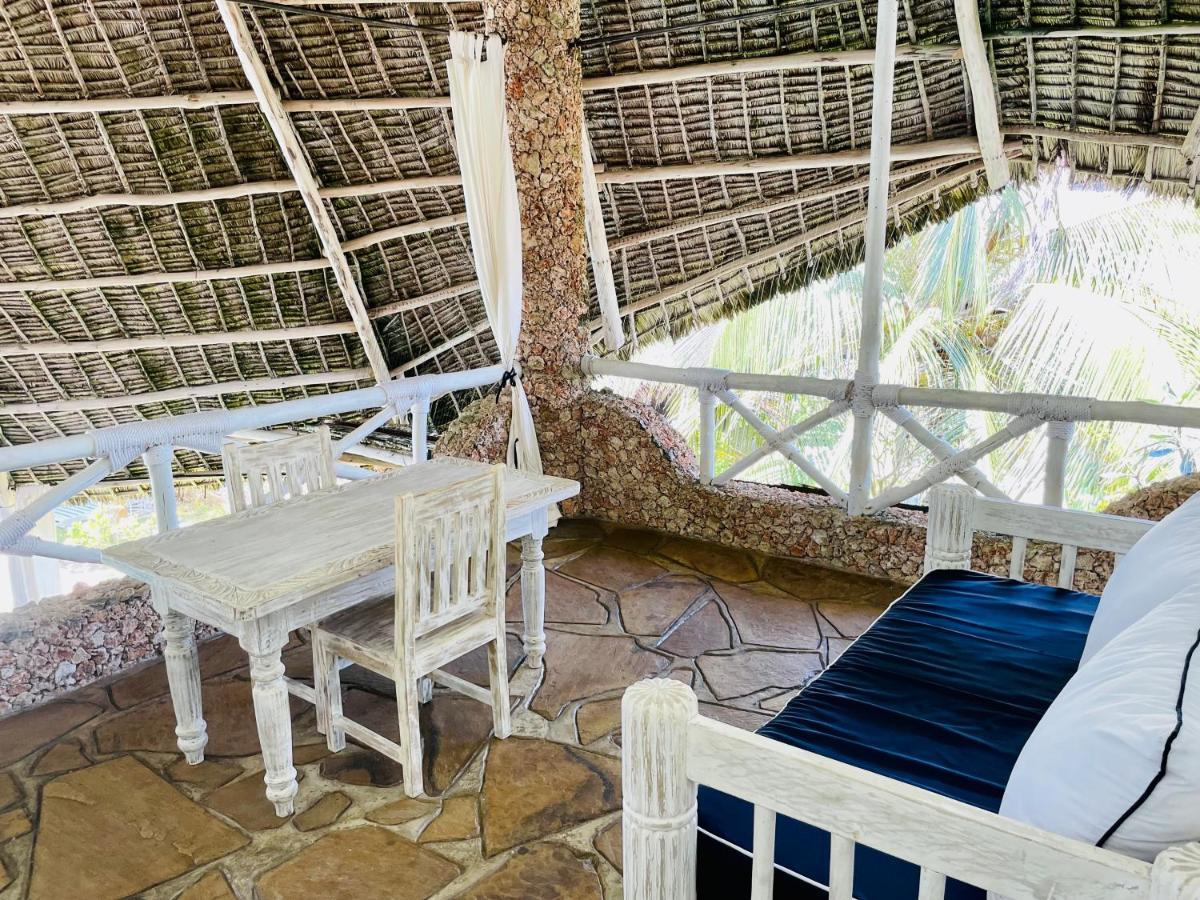 Bed and Breakfast Nyumba Ya Afrika à Watamu Extérieur photo