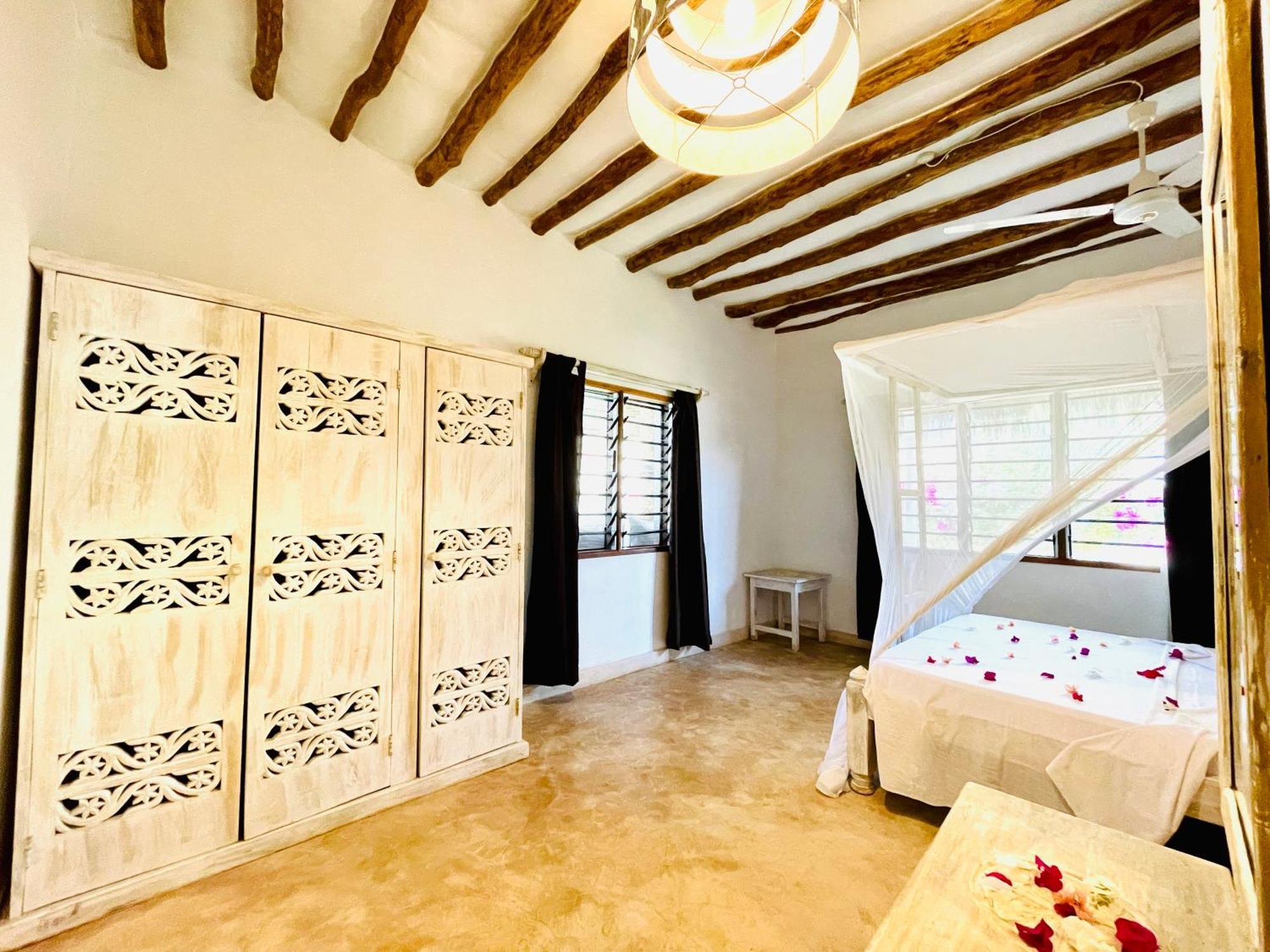 Bed and Breakfast Nyumba Ya Afrika à Watamu Extérieur photo