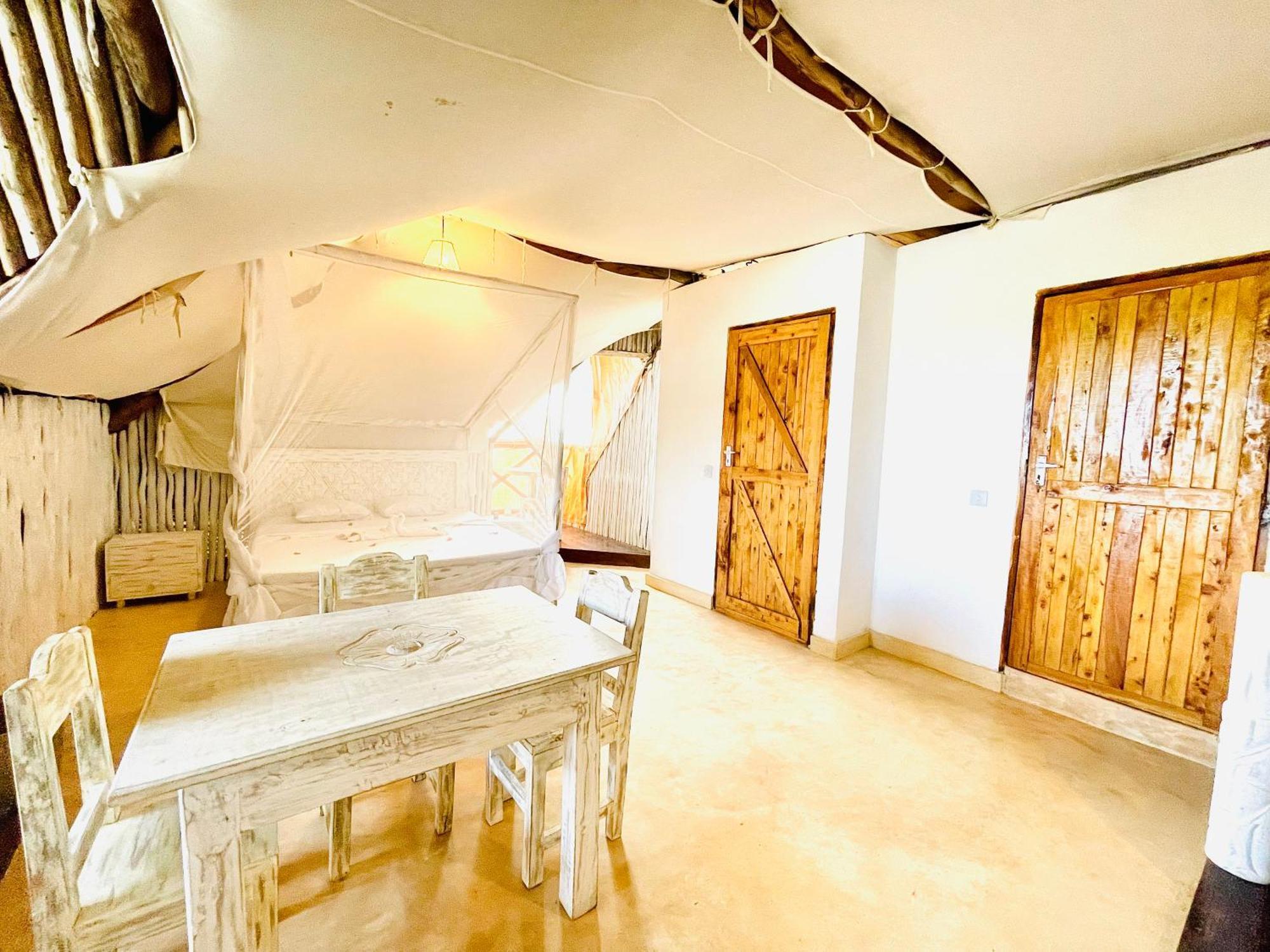 Bed and Breakfast Nyumba Ya Afrika à Watamu Extérieur photo