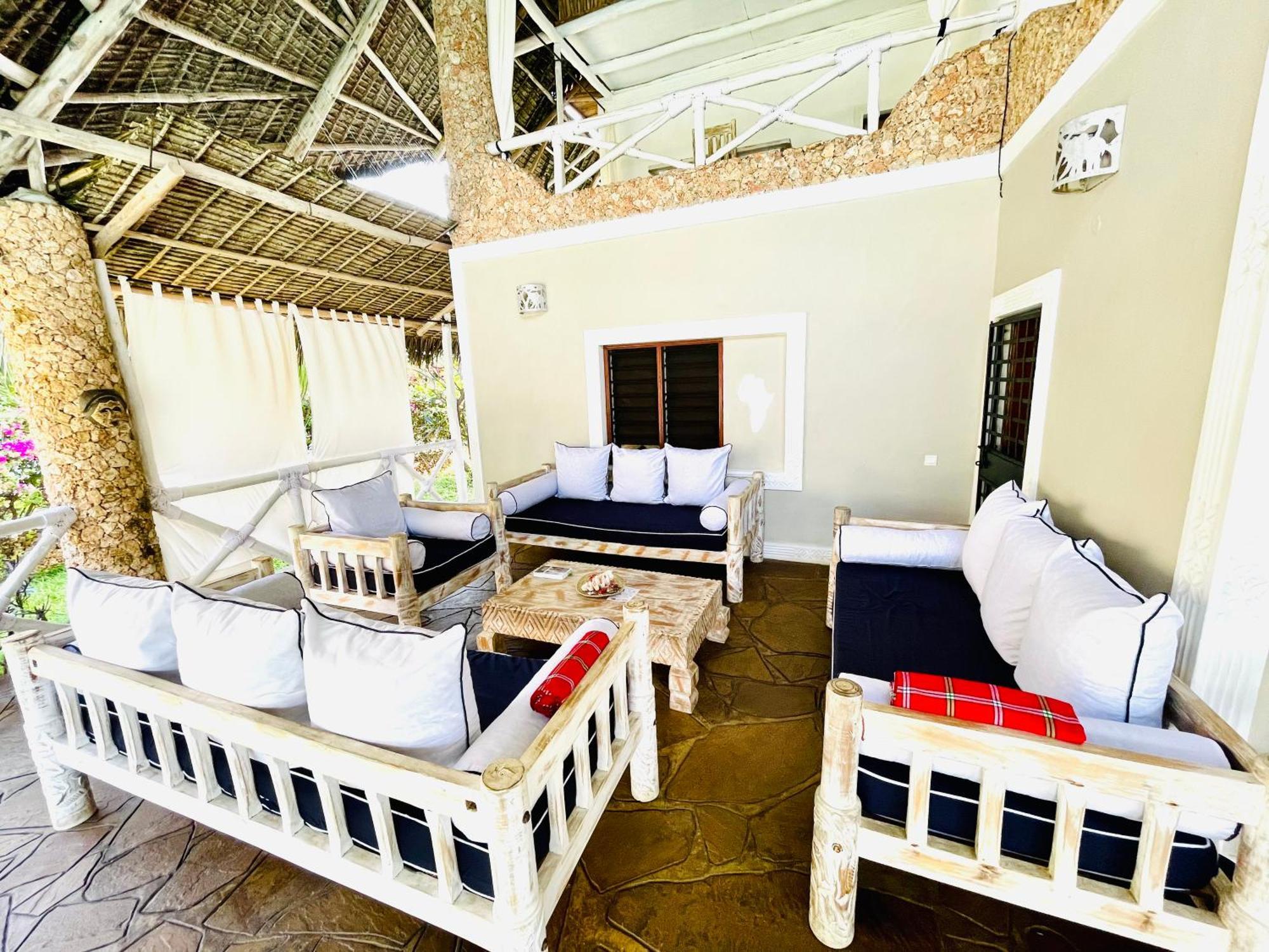 Bed and Breakfast Nyumba Ya Afrika à Watamu Extérieur photo